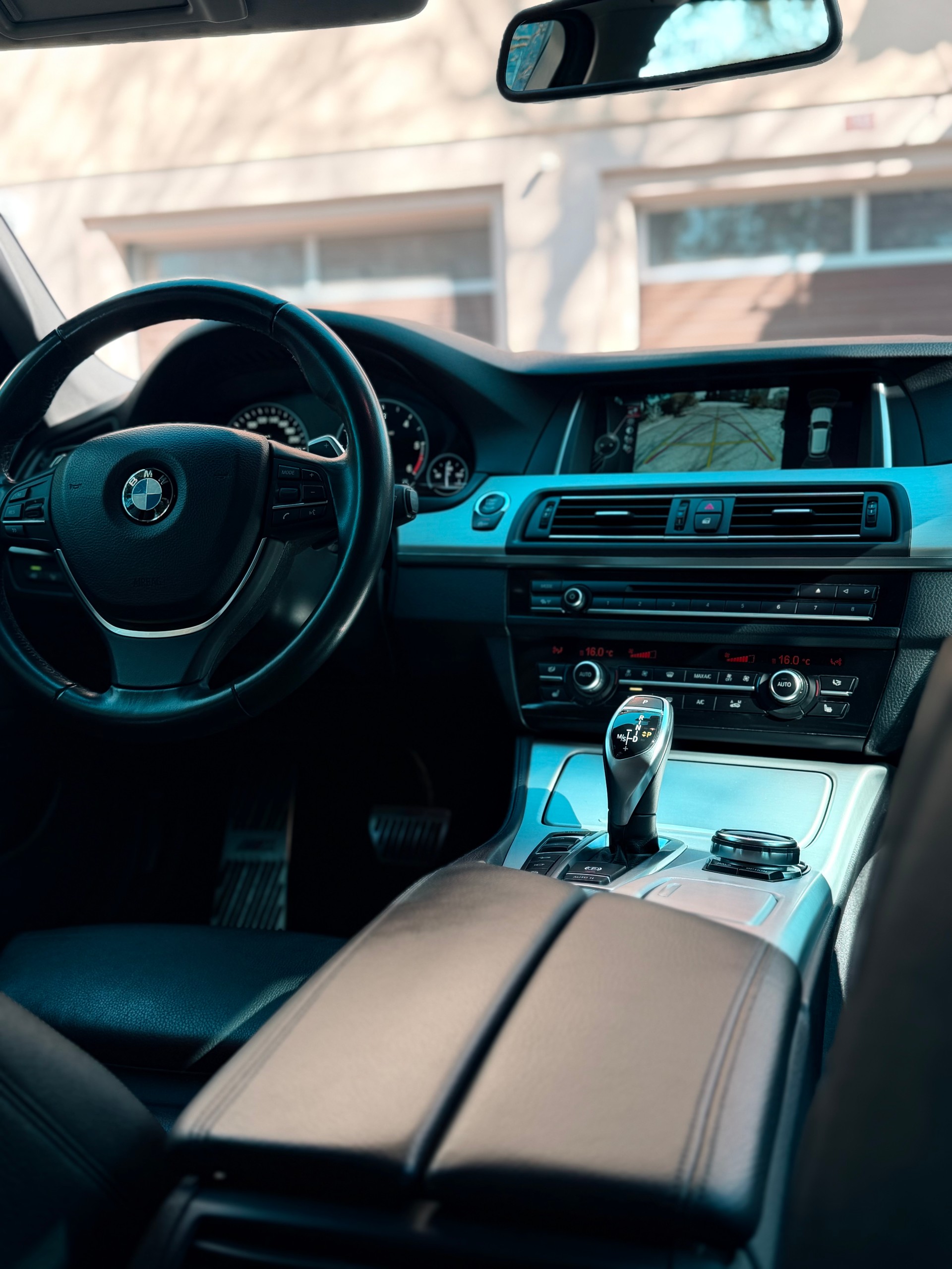 BMW 530d Touring xDrive Luxury Line Steptronic-image-10