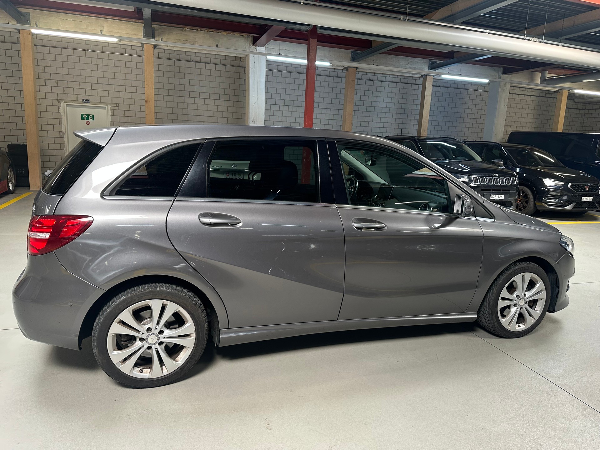 MERCEDES-BENZ B 220 CDI Swiss Star Edition Style 4Matic 7G-DCT-image-5
