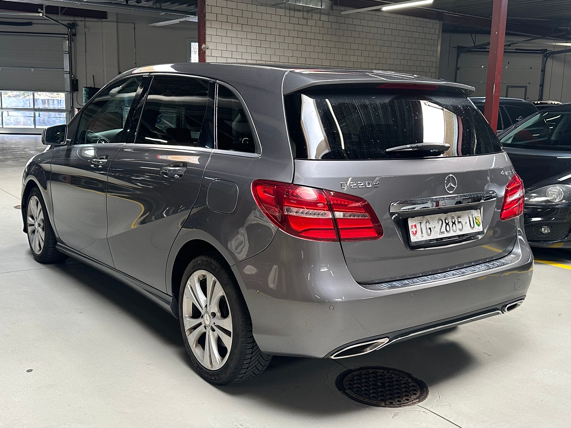 MERCEDES-BENZ B 220 CDI Swiss Star Edition Style 4Matic 7G-DCT-image-2