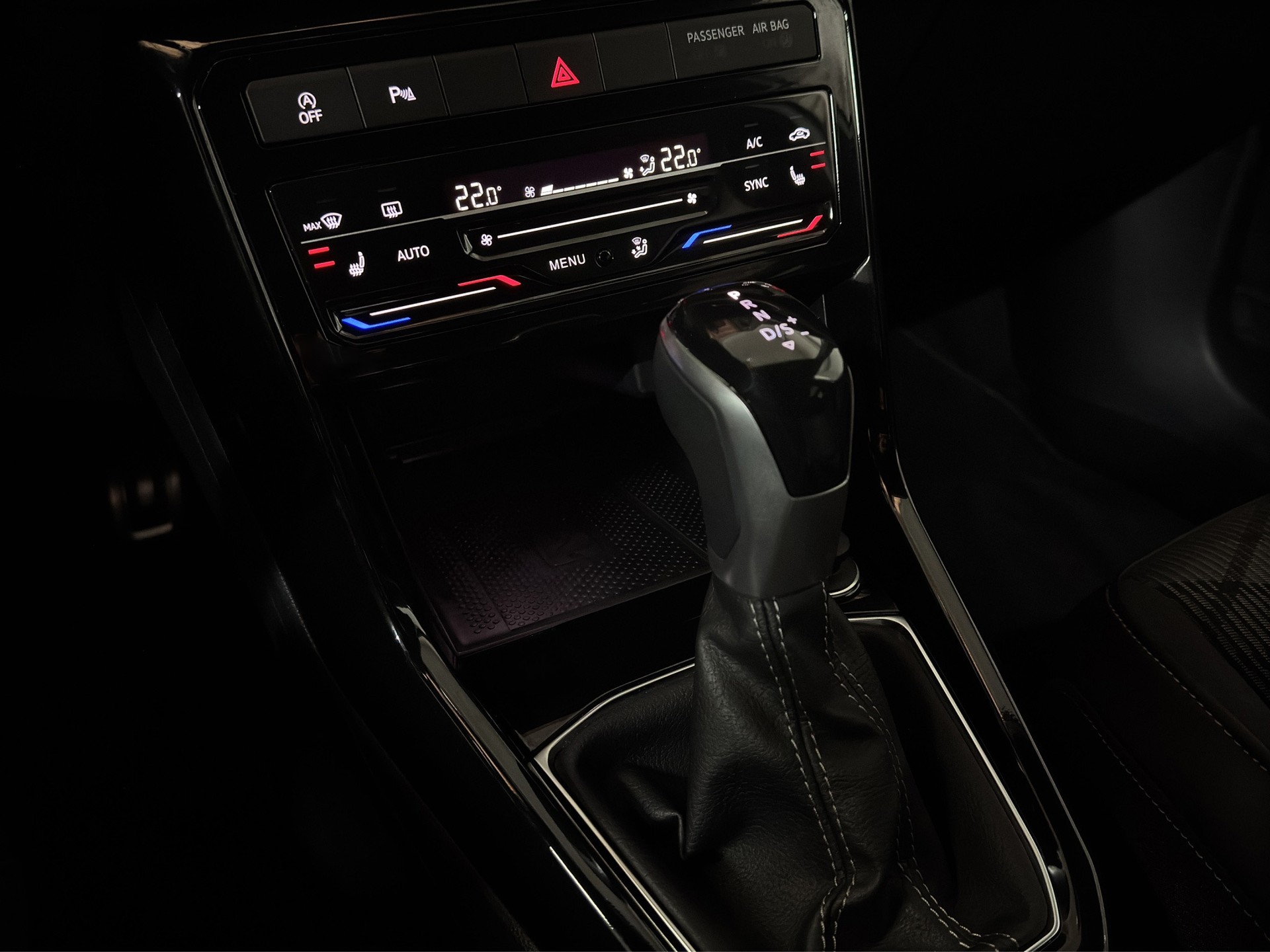 VW T-Cross 1.5 TSI EVO ACT R-Line DSG "AHK-Navi-RF.-Kamera"-image-14