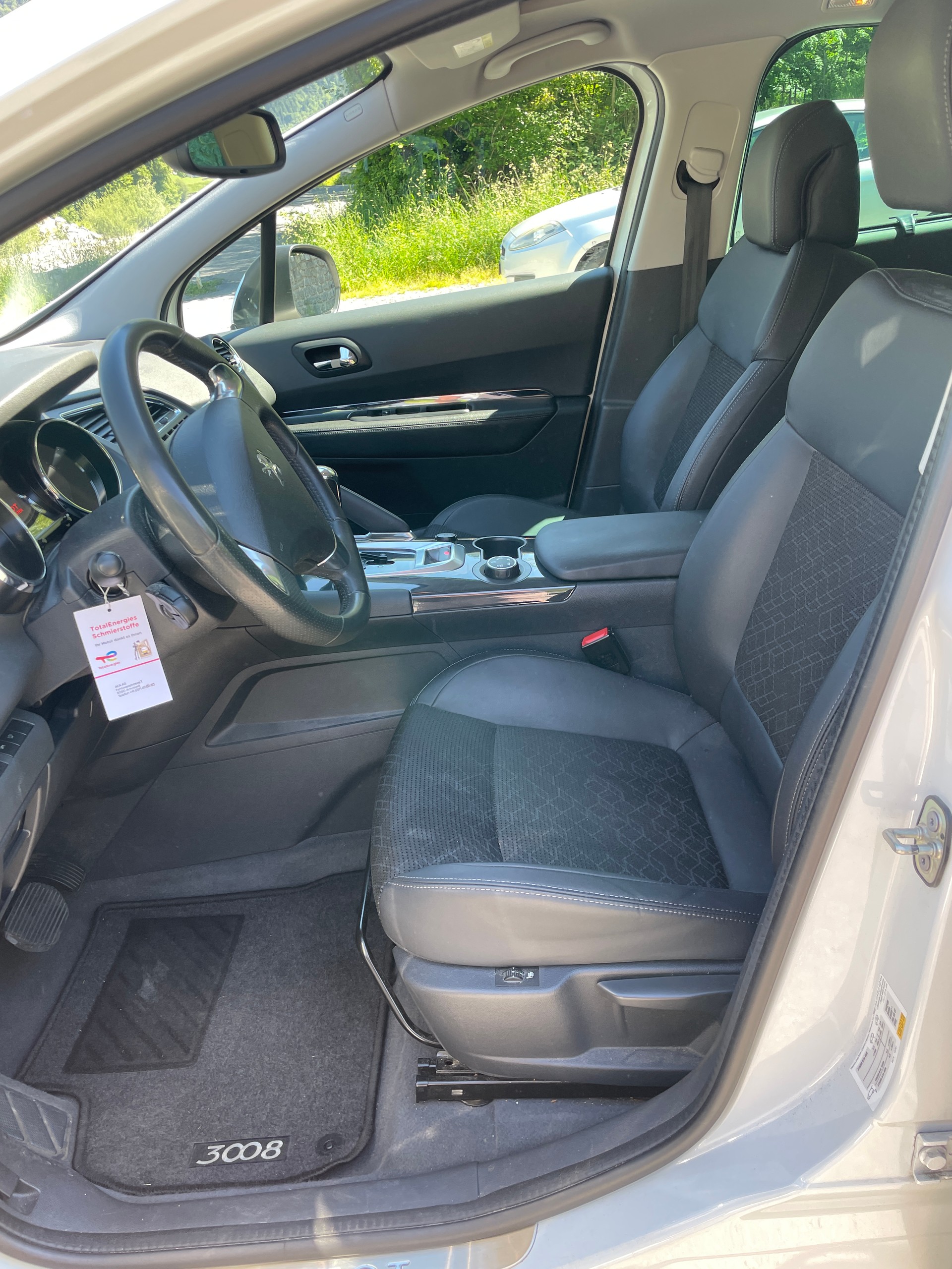 PEUGEOT 3008 1.6 1THP Allure Tiptronic-image-5