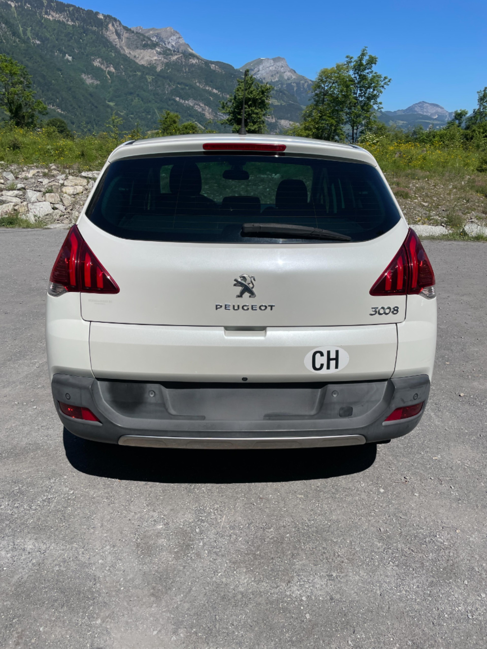 PEUGEOT 3008 1.6 1THP Allure Tiptronic-image-2
