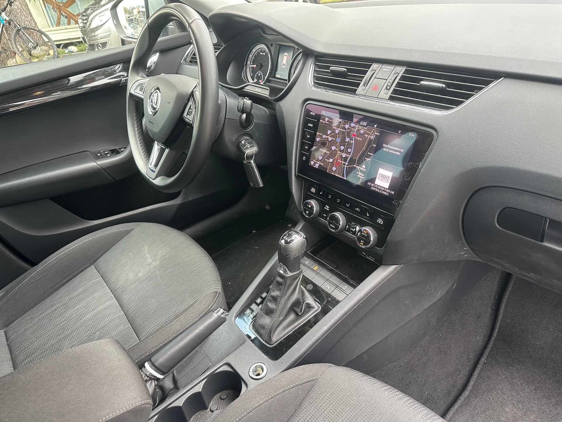 SKODA Octavia Combi 2.0 TDI Style 4x4 DSG-image-10