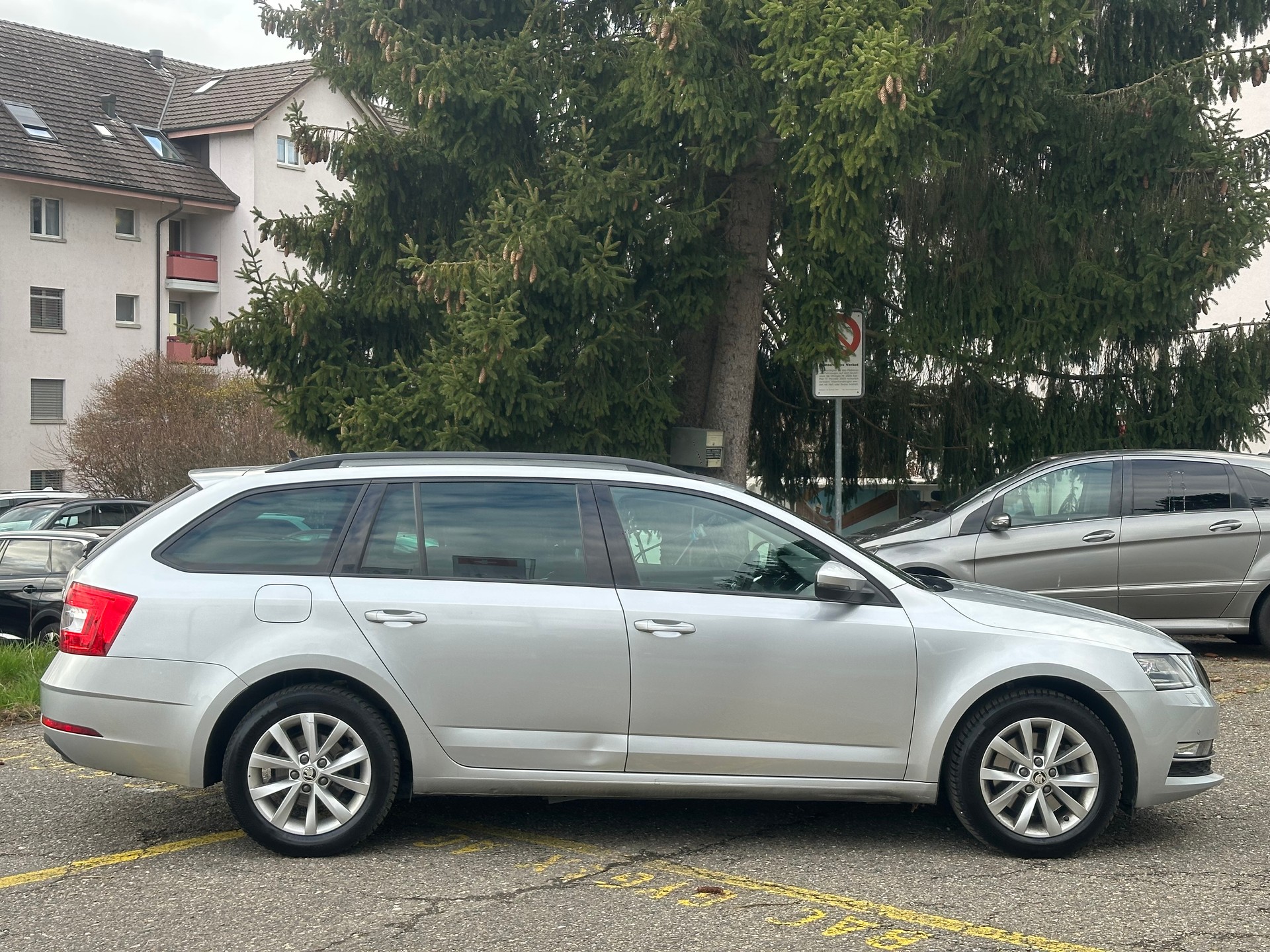 SKODA Octavia Combi 2.0 TDI Style 4x4 DSG-image-6
