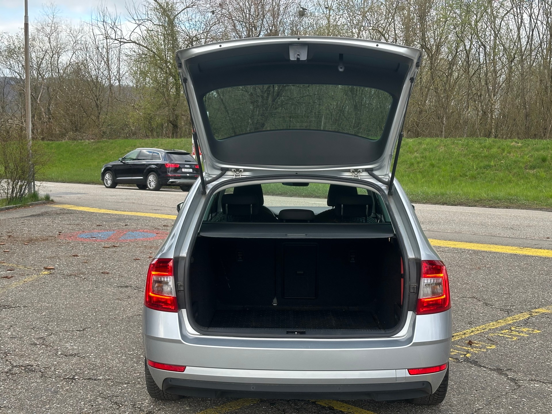 SKODA Octavia Combi 2.0 TDI Style 4x4 DSG-image-8