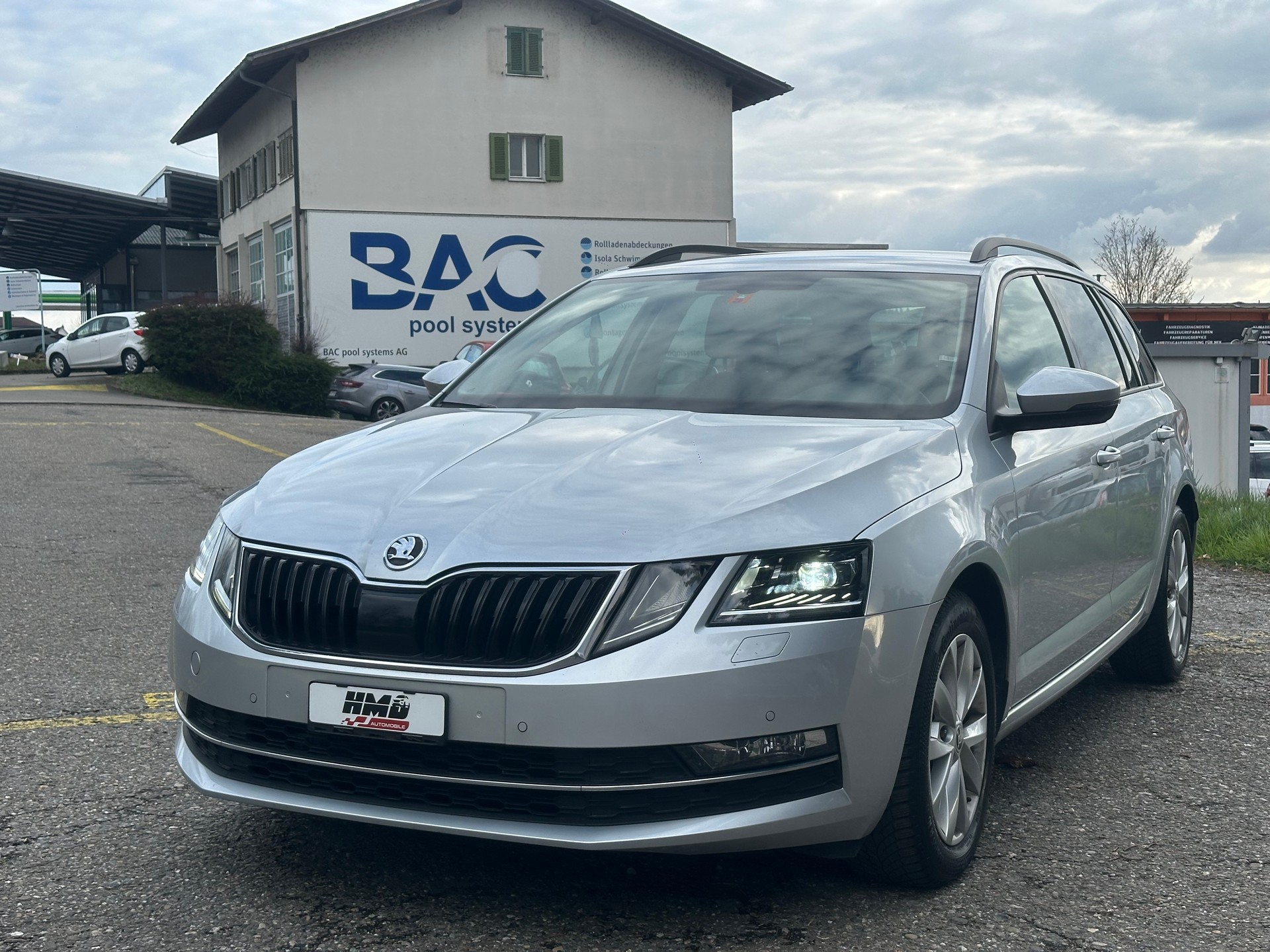 SKODA Octavia Combi 2.0 TDI Style 4x4 DSG-image-0