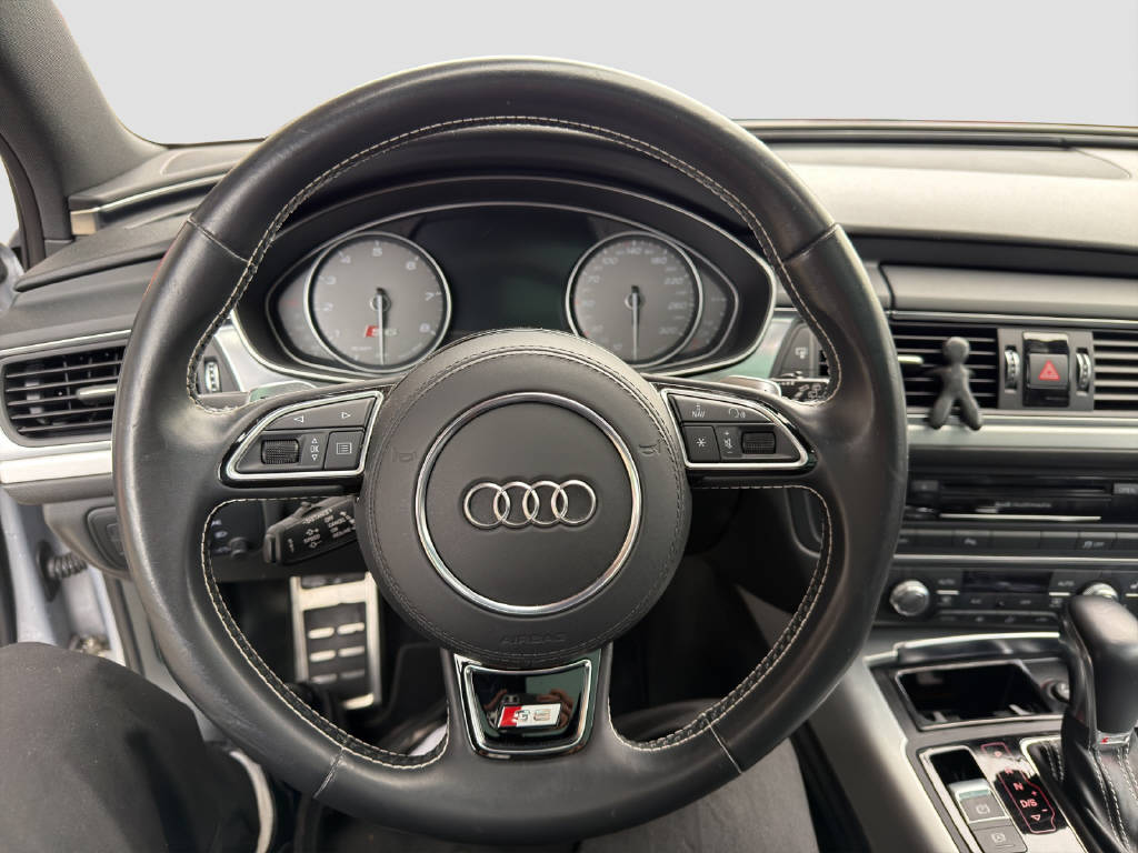 AUDI S6 Avant 4.0 V8 TFSI quattro S-Tronic-image-8