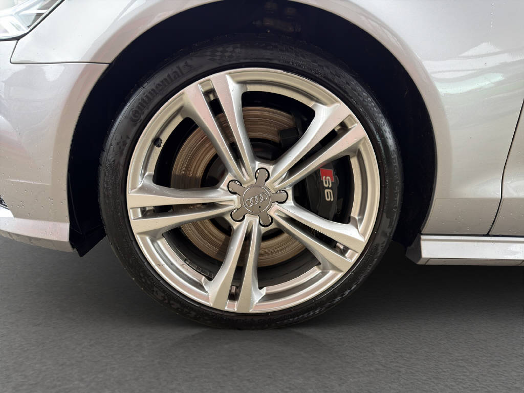 AUDI S6 Avant 4.0 V8 TFSI quattro S-Tronic-image-14