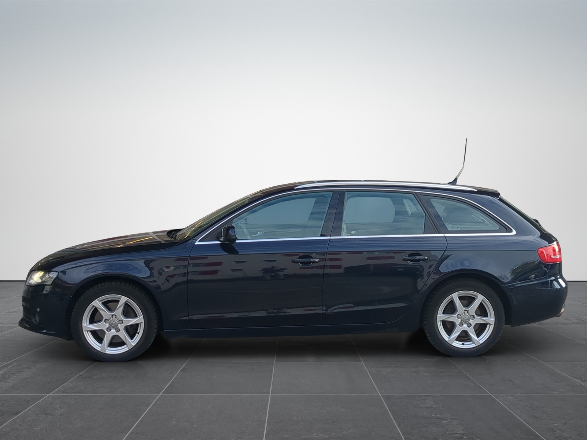 AUDI A4 Avant 2.0 TFSI quattro S-tronic-image-1