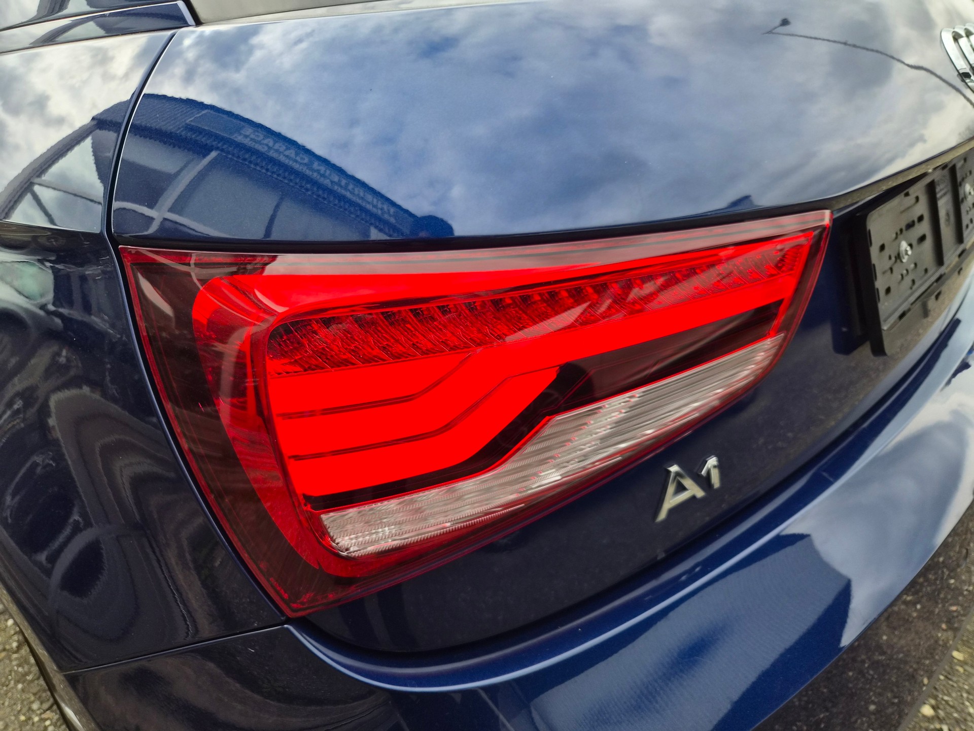 AUDI A1 Sportback 1.4 TFSI Sport S-tronic-image-24
