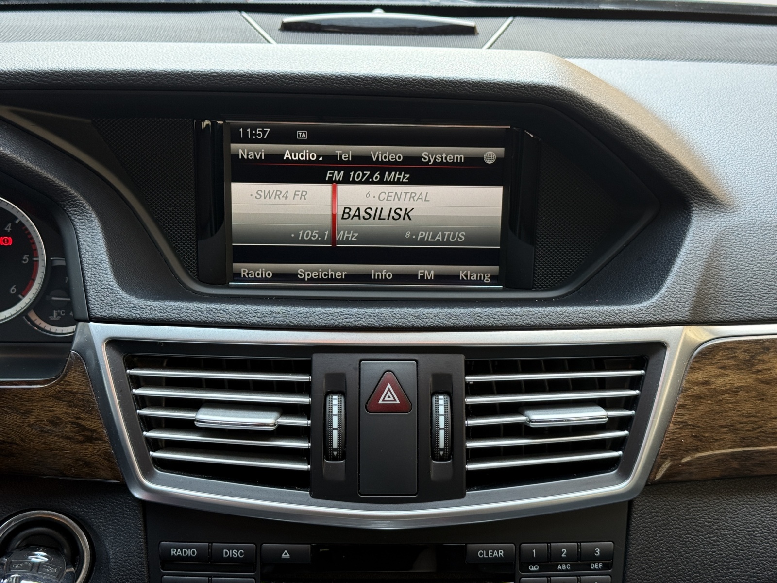MERCEDES-BENZ E 350 CDI BlueEfficiency 4Matic 7G-Tronic-image-15