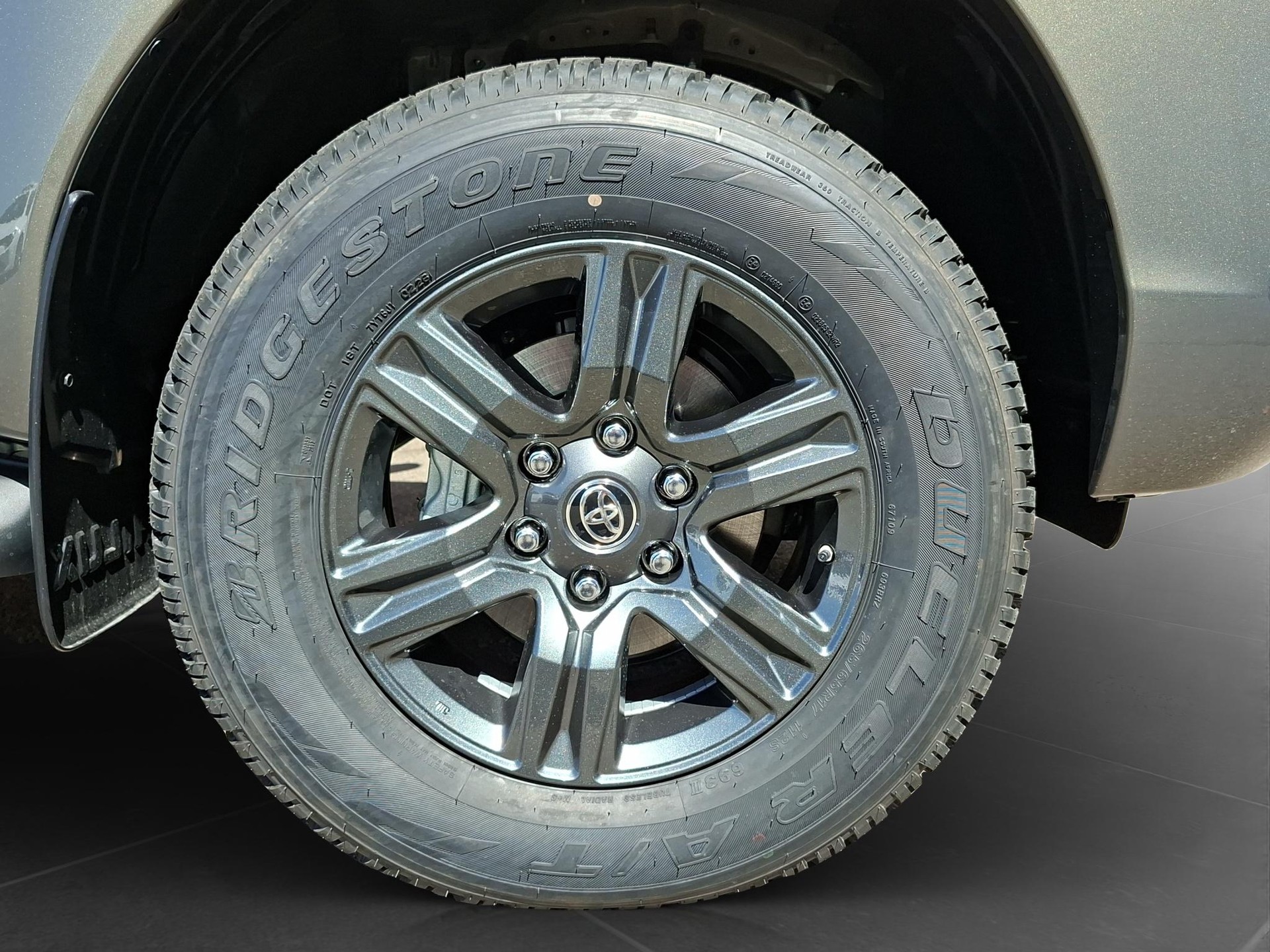 TOYOTA Hilux Double Cab.-Pick-up 2.8 D-4D MHEV 204 Style-image-10