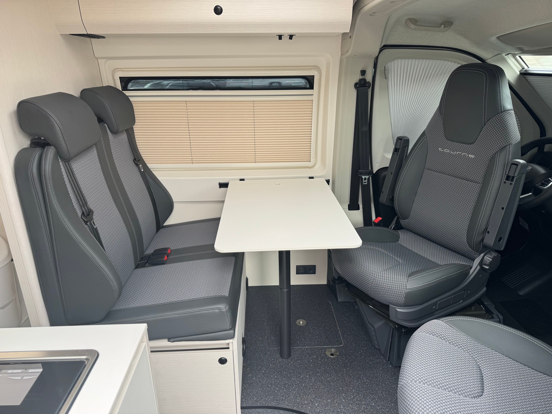 TOURNE MOBIL 6.4 - 180 PS SELECT / Heavy / Automat-image-7