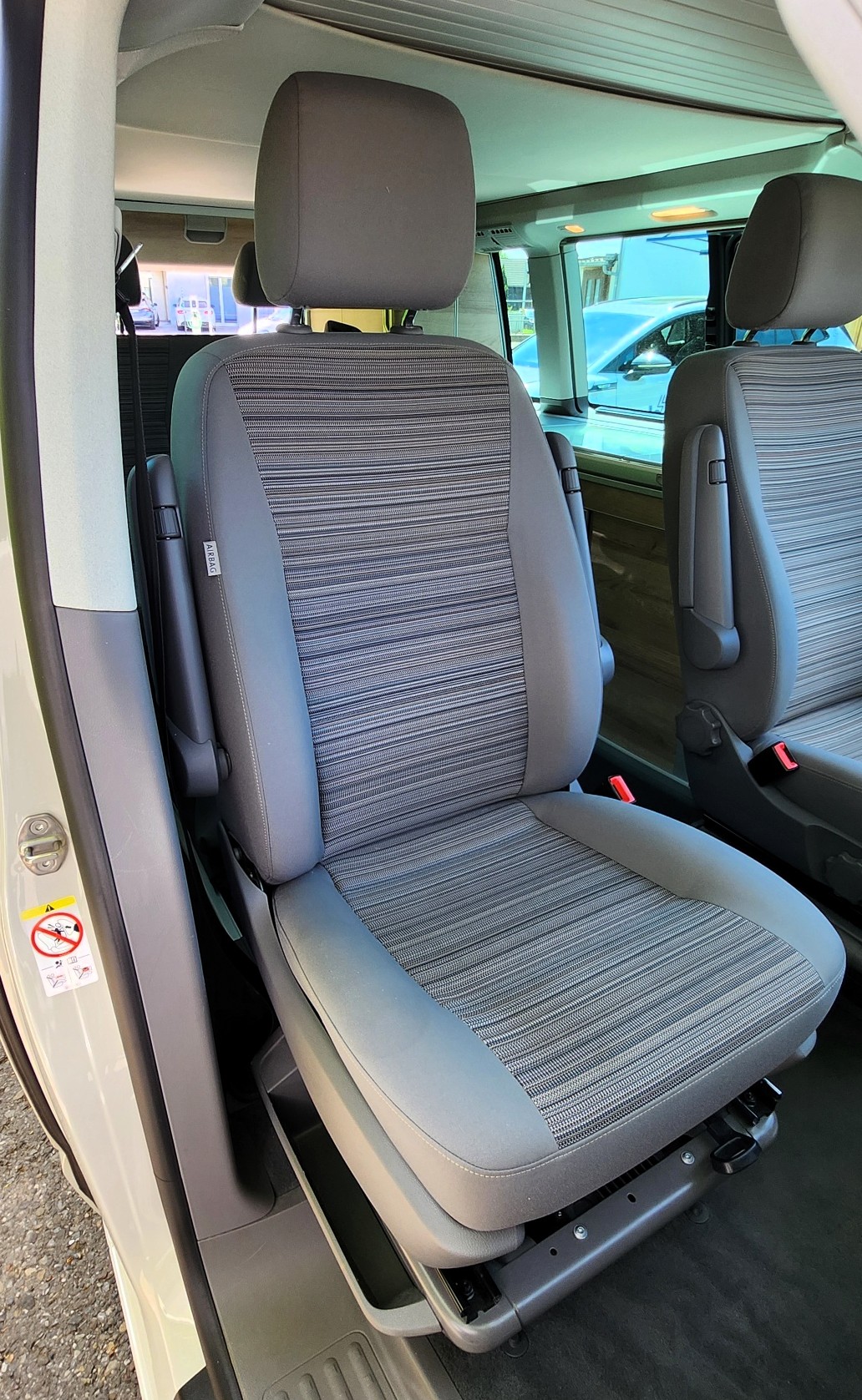 VW T6.1 California 2.0 TDI Coast DSG-image-10