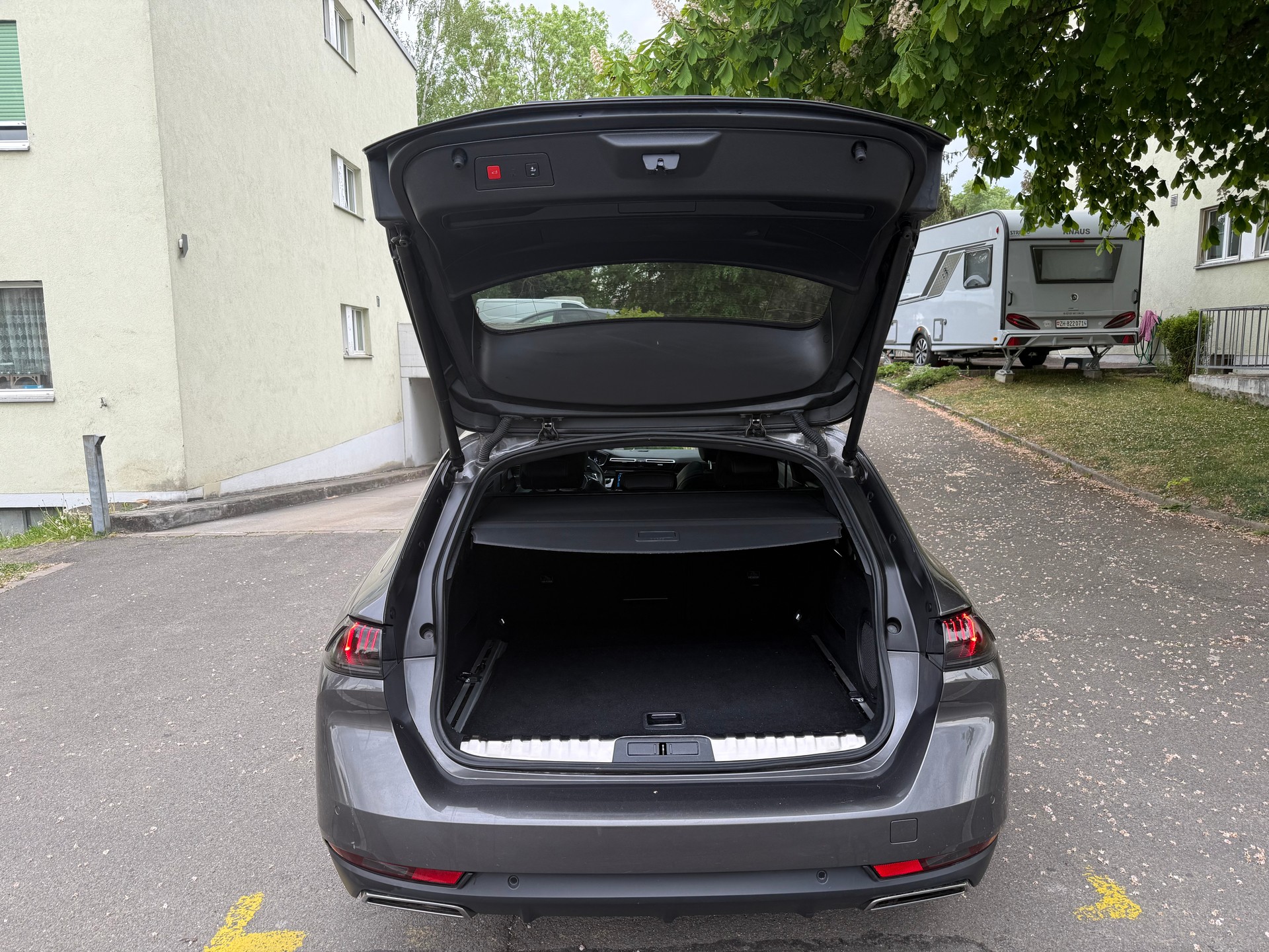 PEUGEOT 508 SW 1.5 Blue HDi GT EAT8-image-8