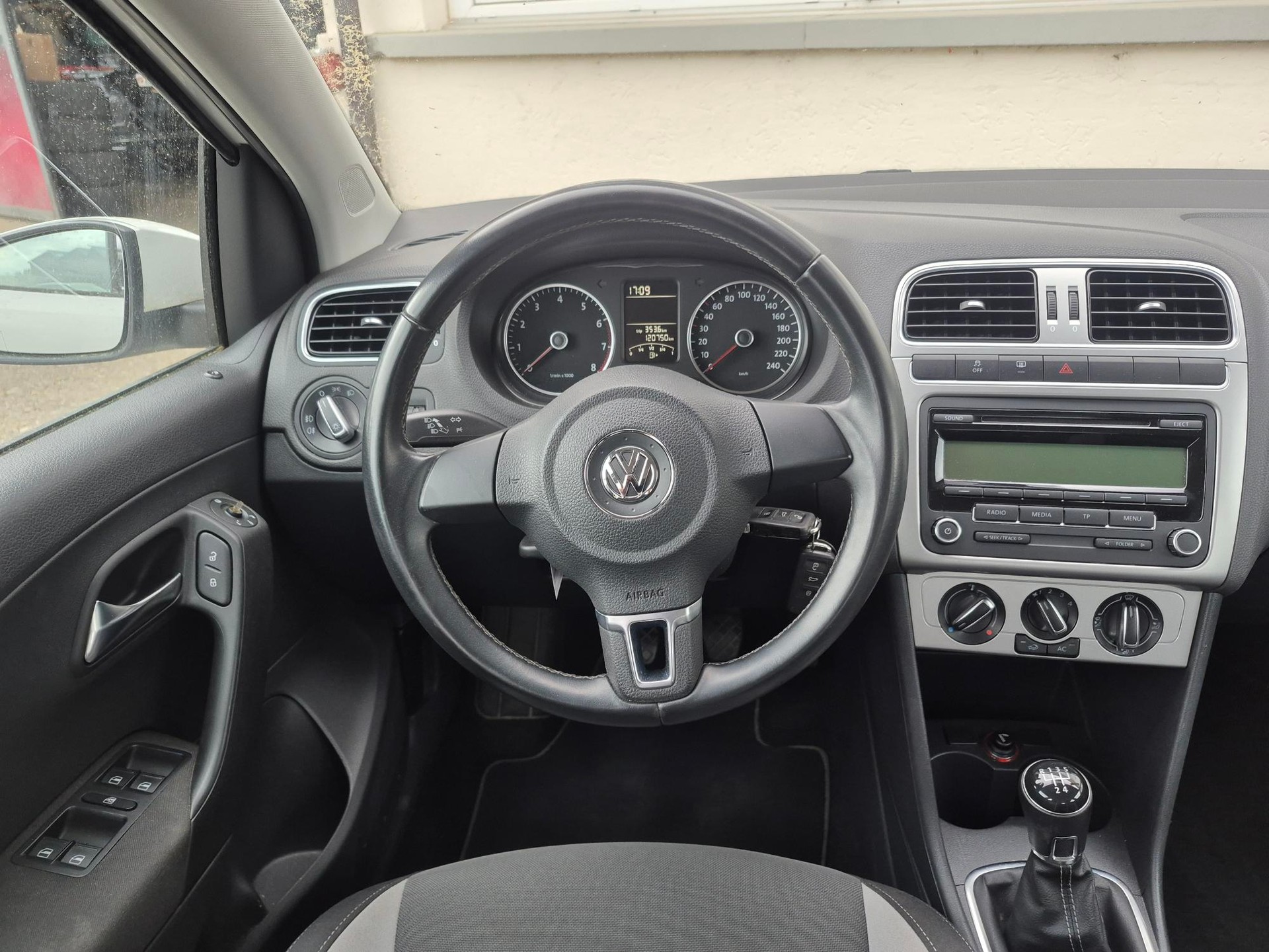 VW Polo 1.2 12V Trendline-image-10