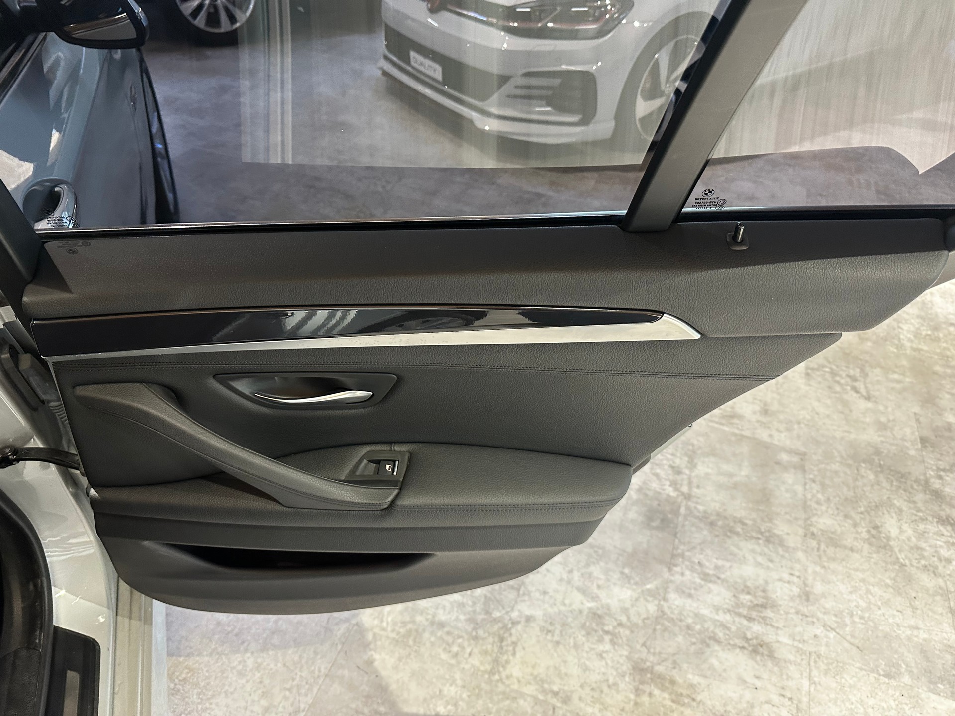 BMW 528i Touring xDrive Modern Line Steptronic/Lückenlos BMW-Servicegepflegt/Frisch ab MFK und Service/1.. Jahr Garantie!-image-24