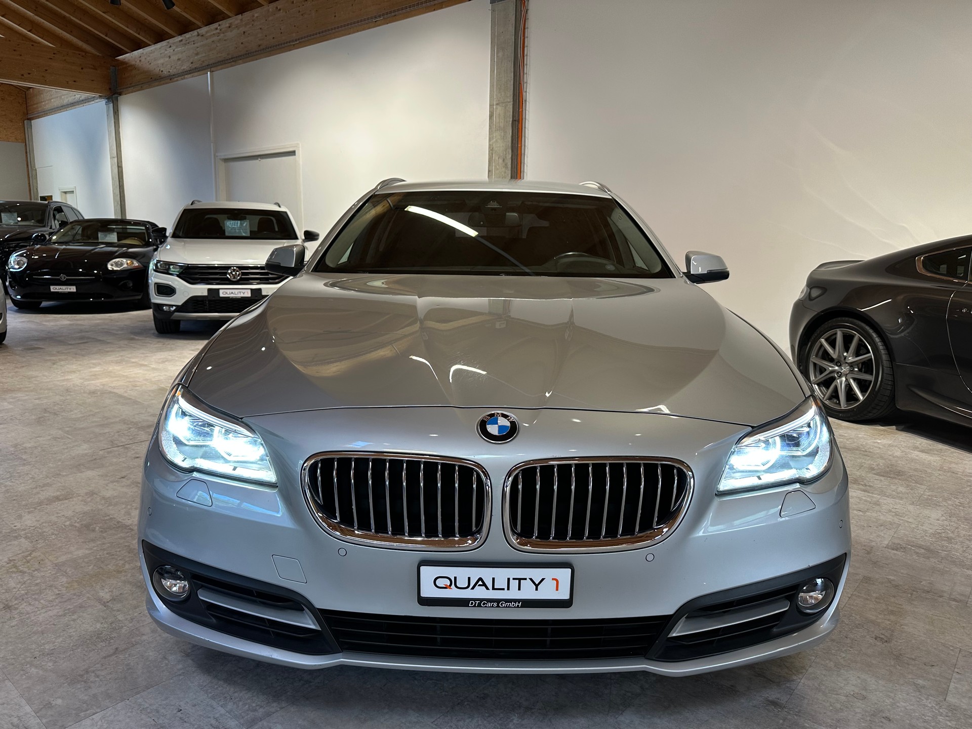 BMW 528i Touring xDrive Modern Line Steptronic/Lückenlos BMW-Servicegepflegt/Frisch ab MFK und Service/1.. Jahr Garantie!-showroom-element-1