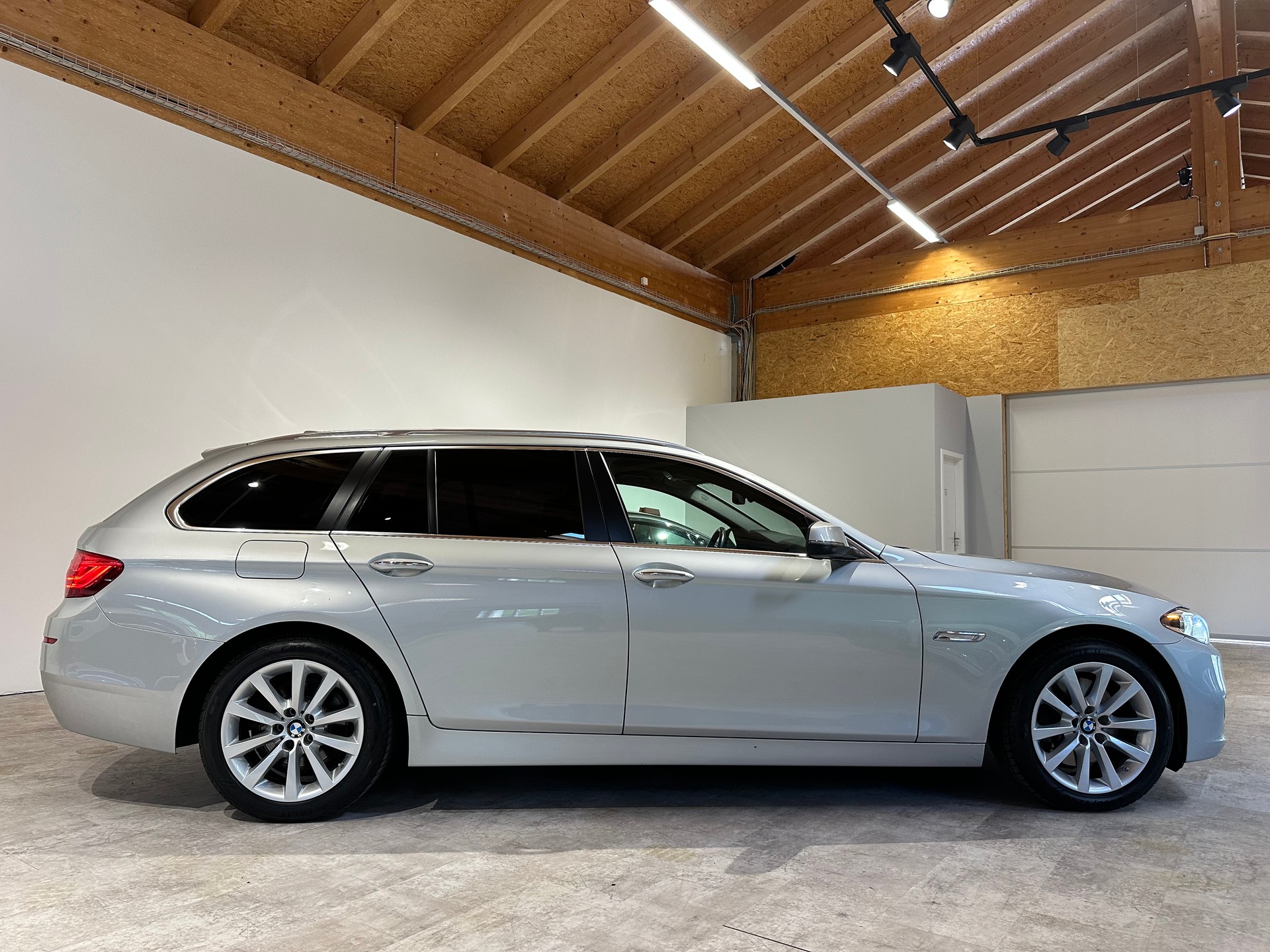 BMW 528i Touring xDrive Modern Line Steptronic/Lückenlos BMW-Servicegepflegt/Frisch ab MFK und Service/1.. Jahr Garantie!-image-8