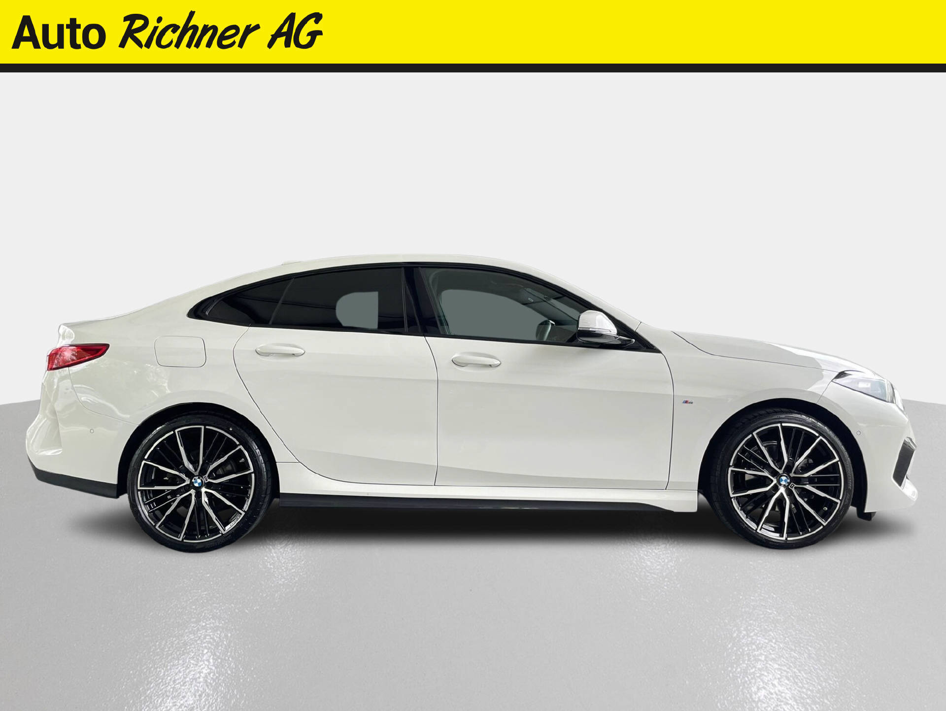 BMW 218i Gran Coupé-showroom-element-2