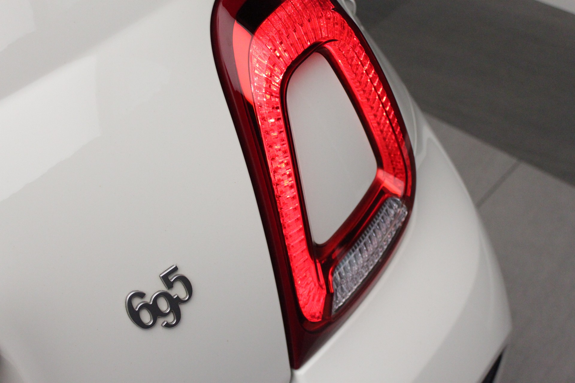 FIAT 695C 1.4 16V Turbo Abarth Turismo / Competizione-image-12