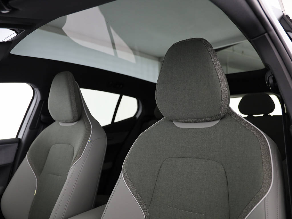VOLVO EX 30 Cross Country P8 Ultra AWD-image-2