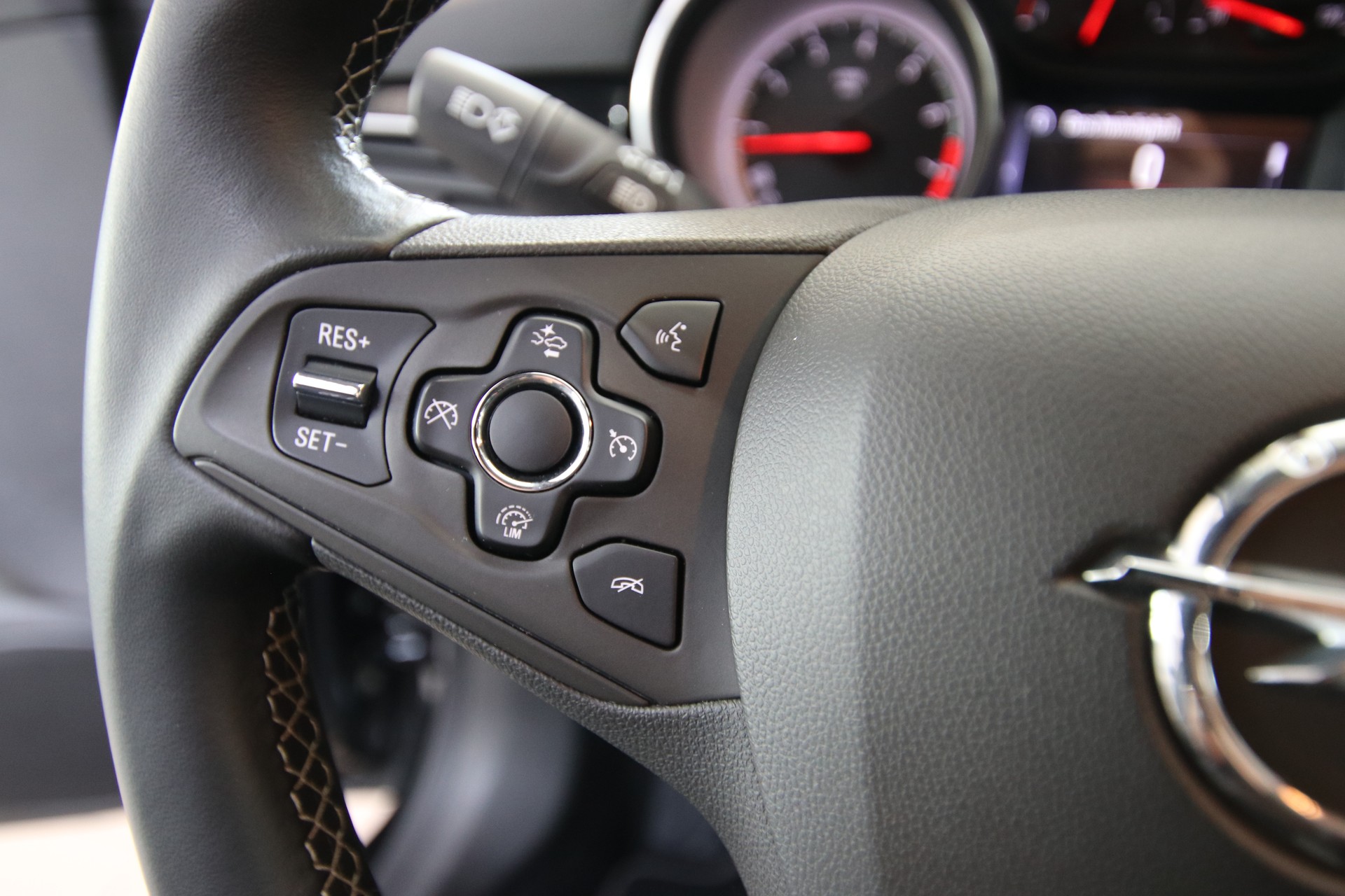 OPEL Astra Sports Tourer 1.4i Turbo Excellence-image-23
