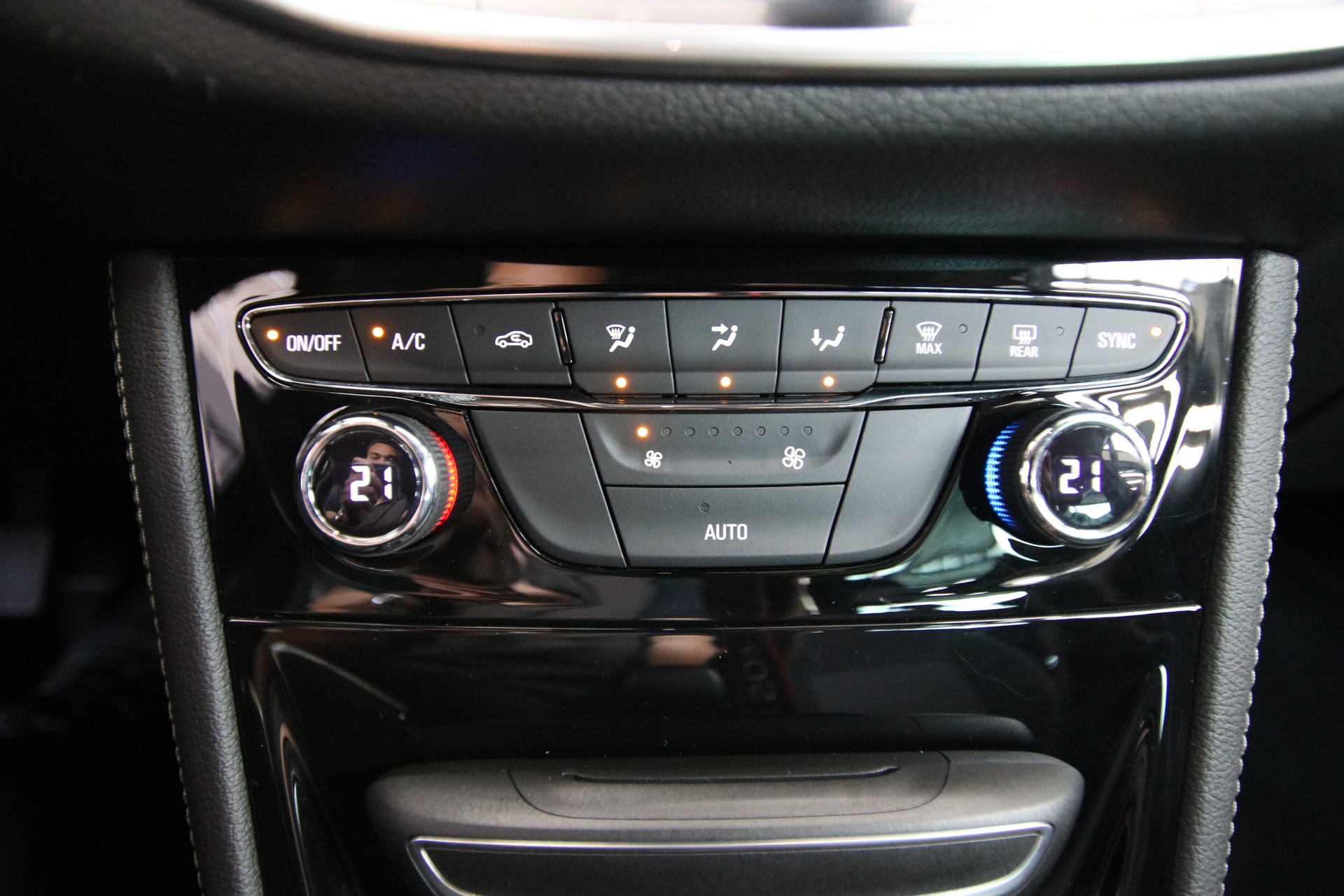 OPEL Astra Sports Tourer 1.4i Turbo Excellence-image-20