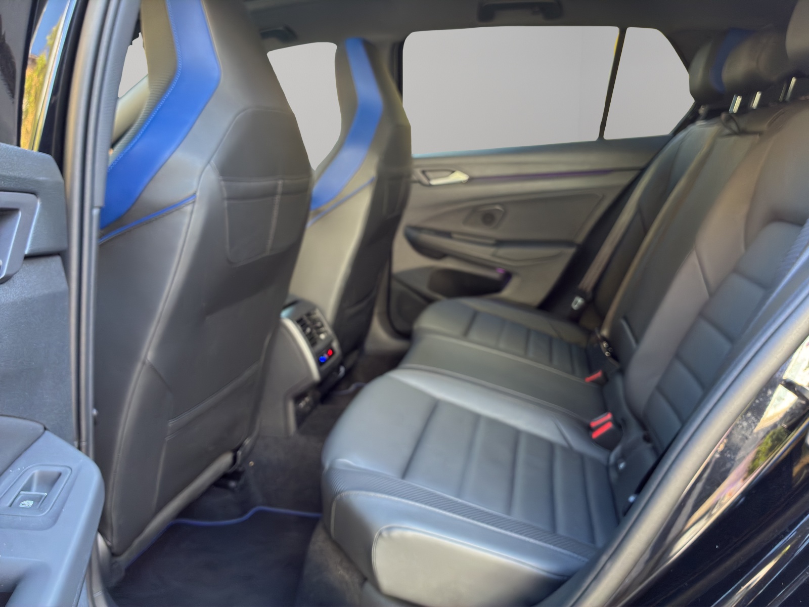 VW Golf 2.0 TSI R DSG 4Motion-image-9