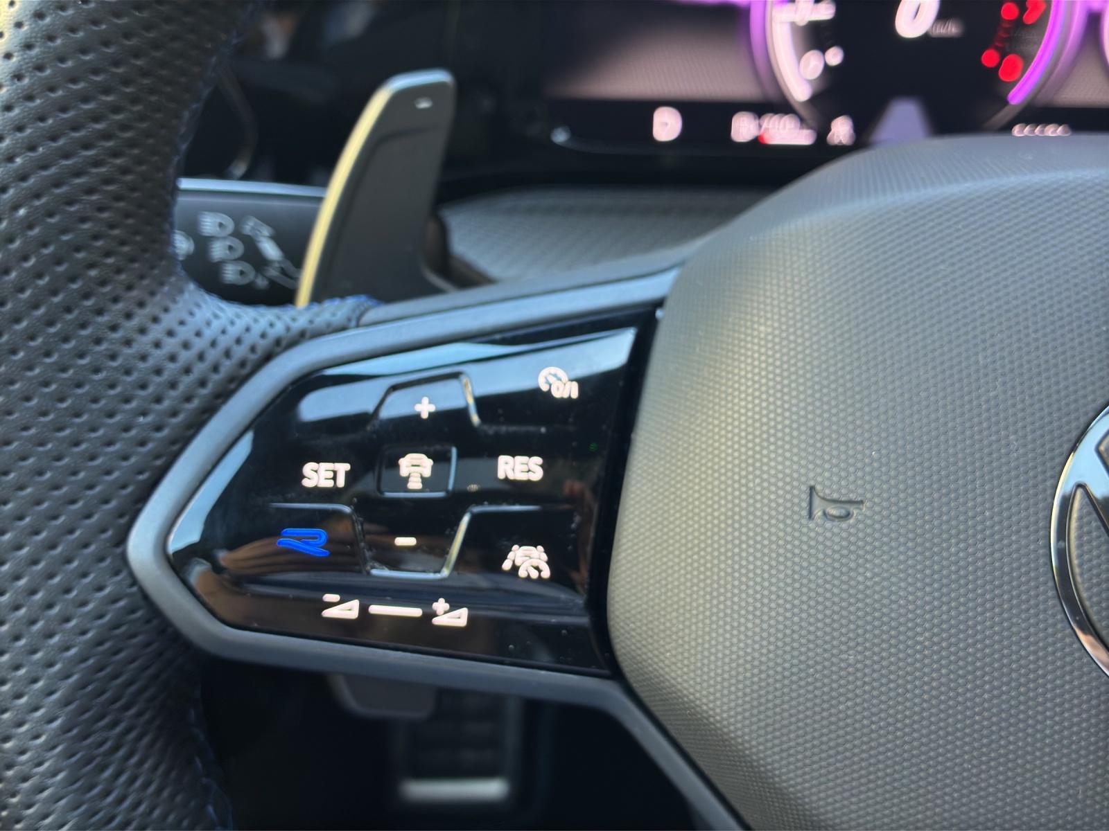 VW Golf 2.0 TSI R DSG 4Motion-image-12