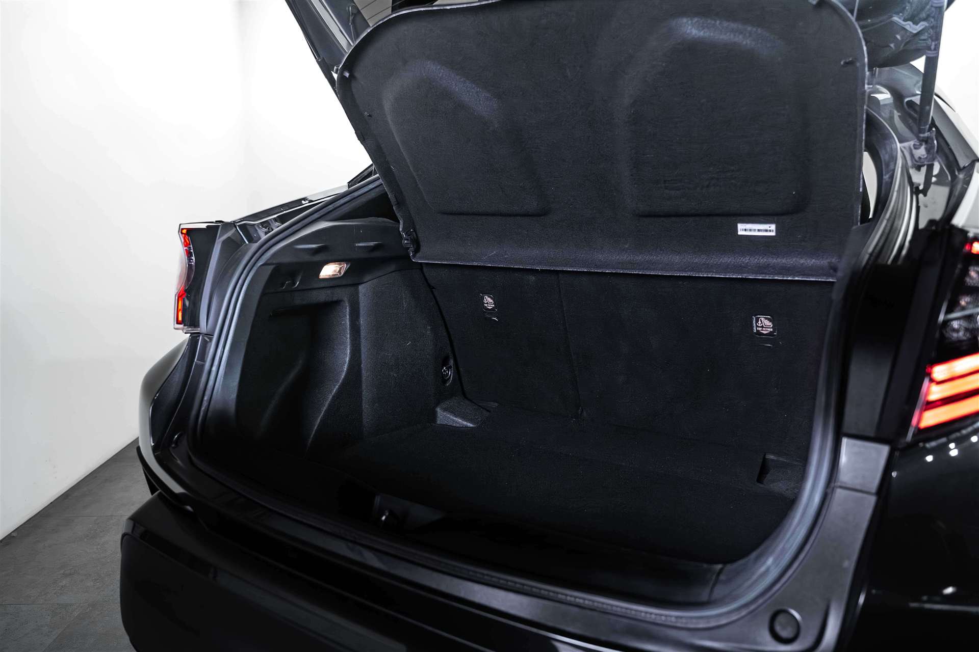 TOYOTA C-HR 1.8 HSD CVT Comfort-image-4