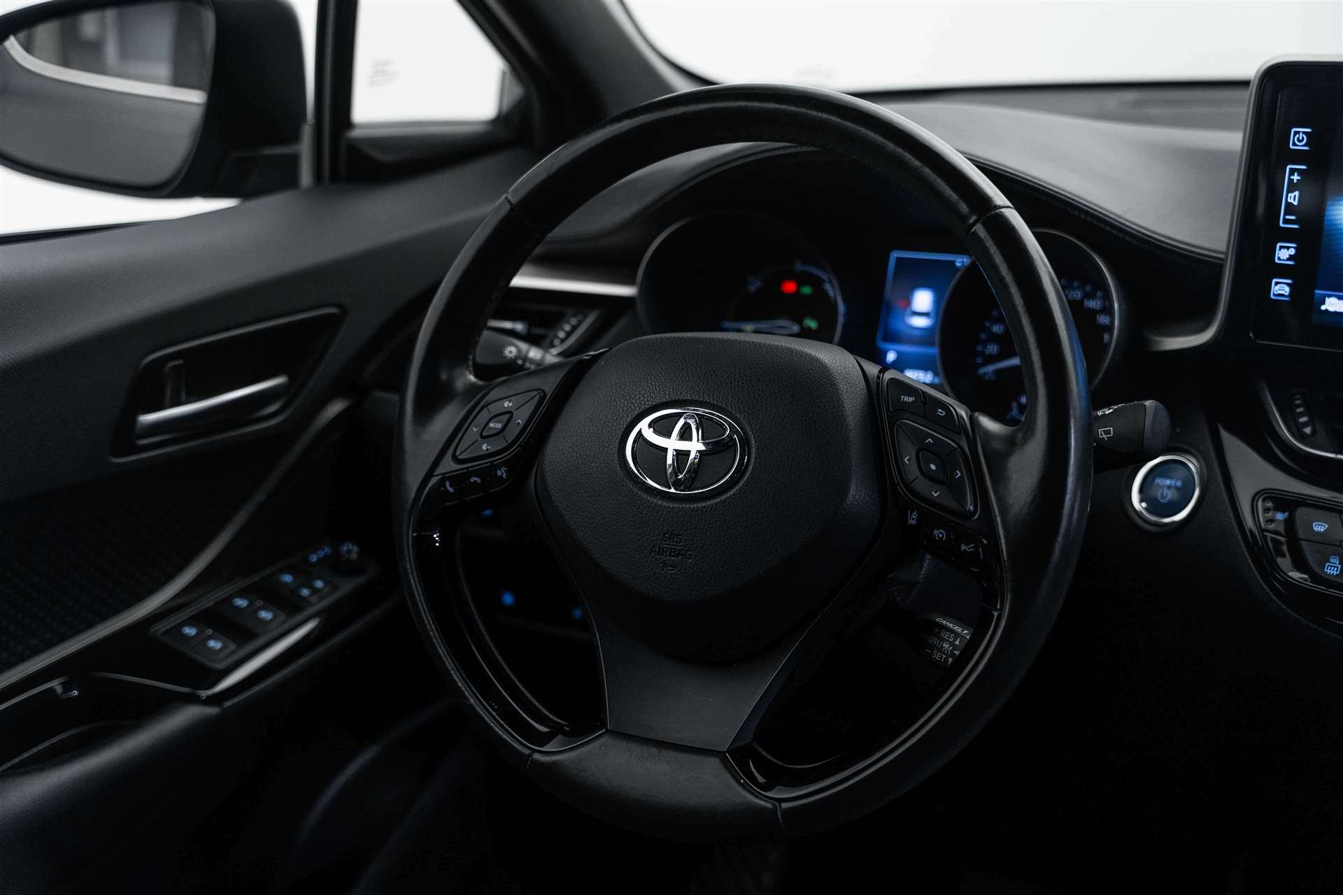 TOYOTA C-HR 1.8 HSD CVT Comfort-image-9