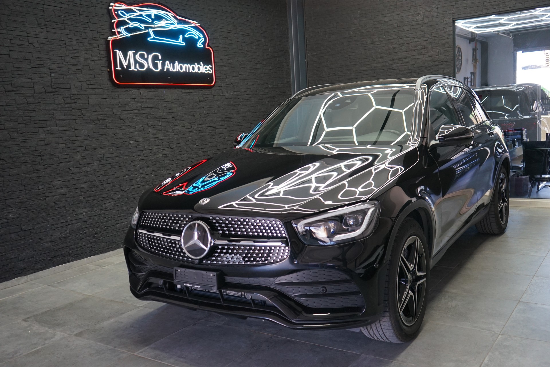 MERCEDES-BENZ GLC 300 AMG Line 4Matic 9G-Tronic