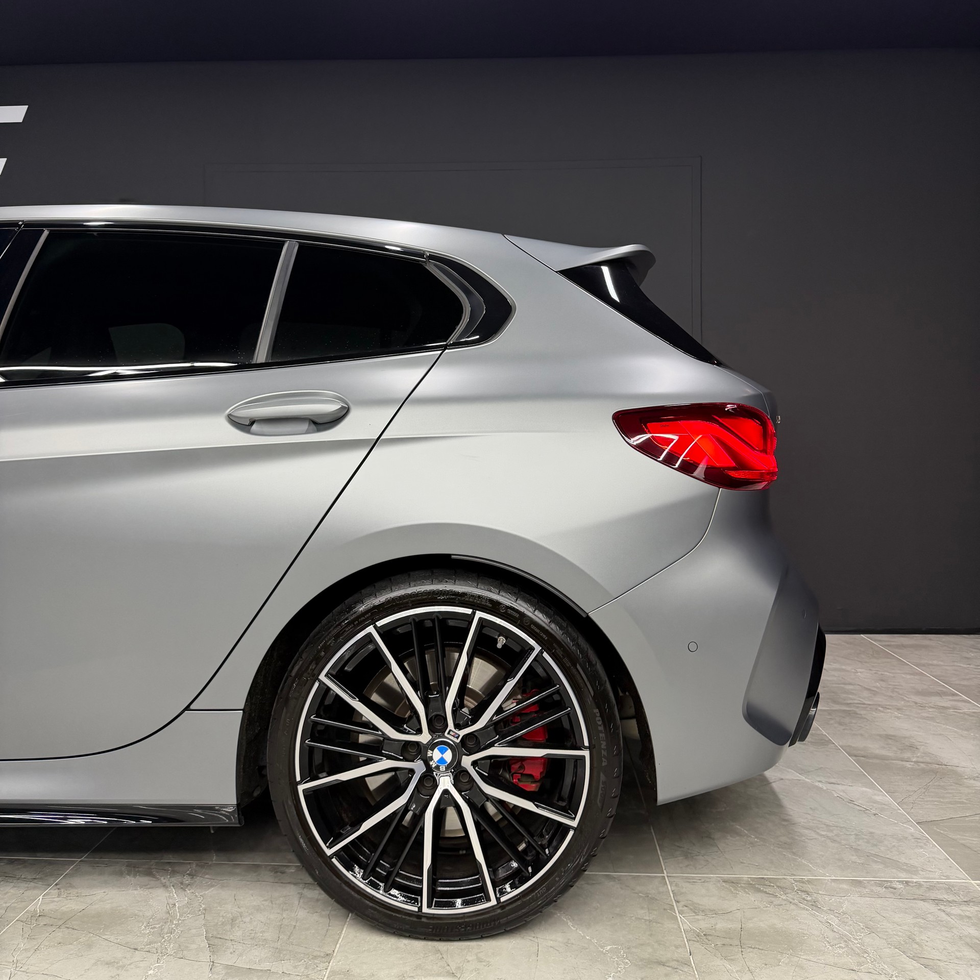 BMW M135i xDrive Steptronic-image-5