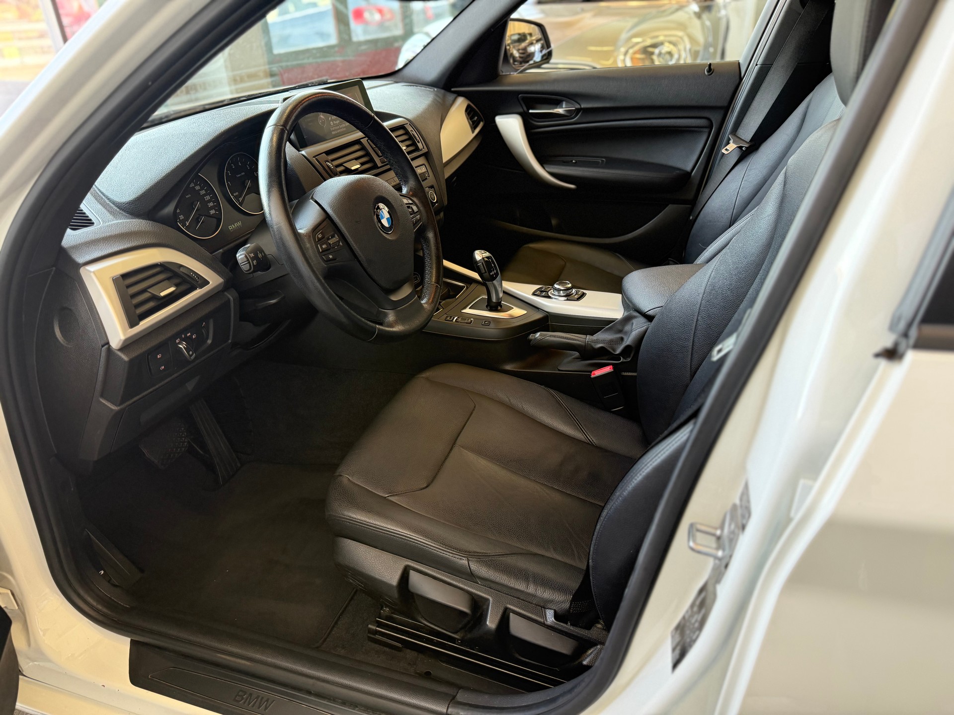 BMW 118i Steptronic-image-6