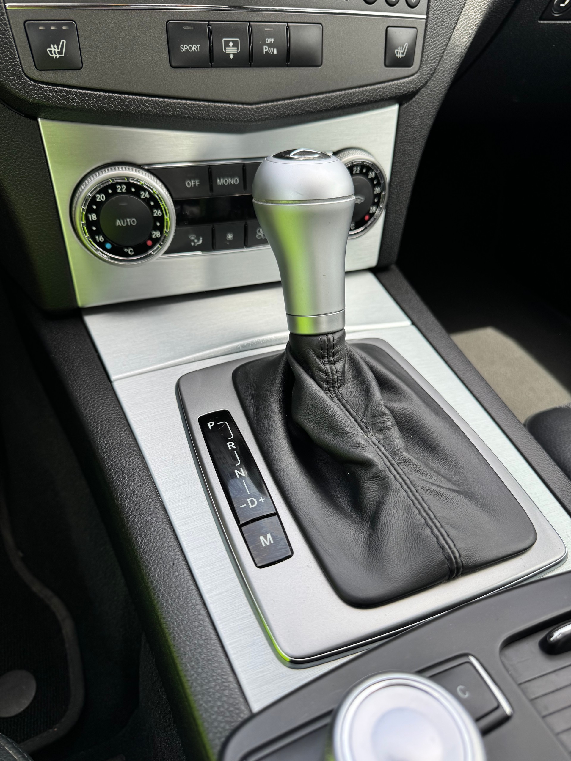 MERCEDES-BENZ C 250 CGI BlueEfficiency Elégance Automatic-image-11