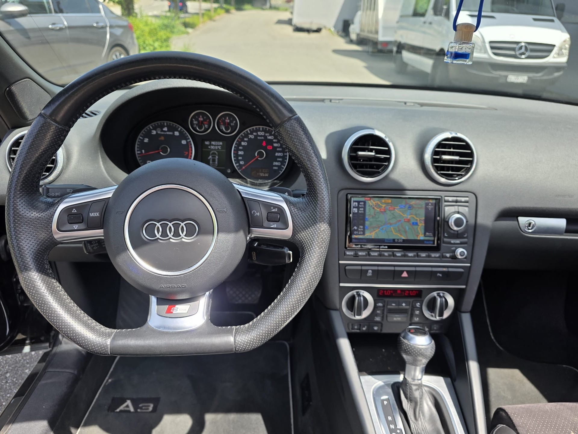 AUDI A3 Cabriolet 1.8 TFSI Ambition S-tronic-image-10