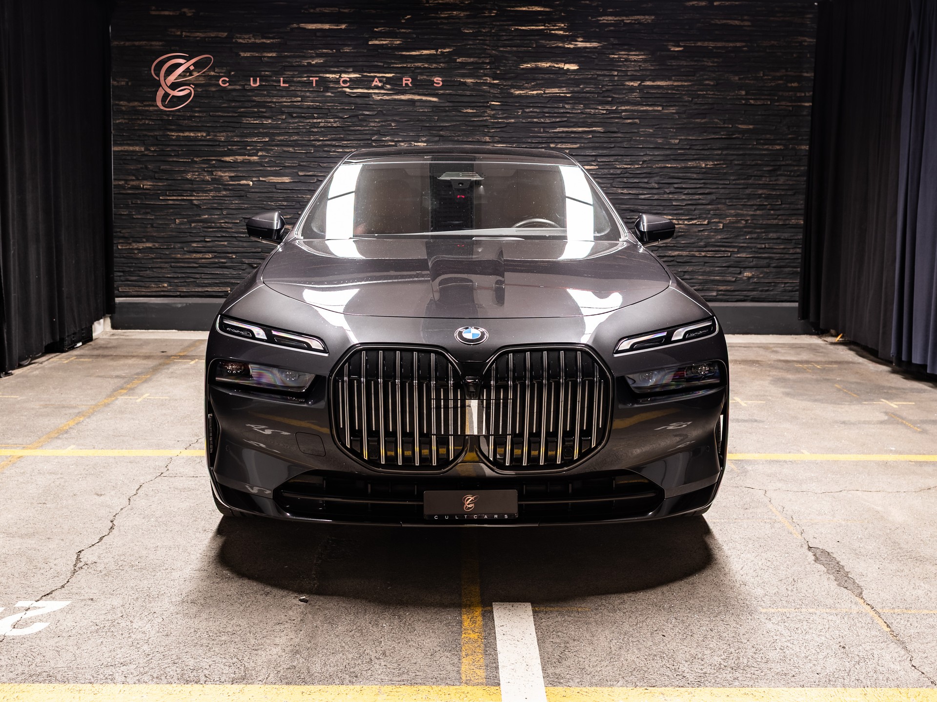BMW 740d xDrive 48V Steptronic-image-2