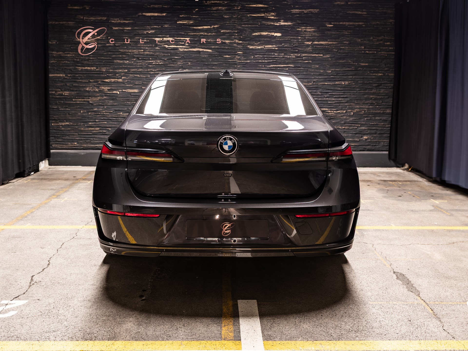 BMW 740d xDrive 48V Steptronic-image-3