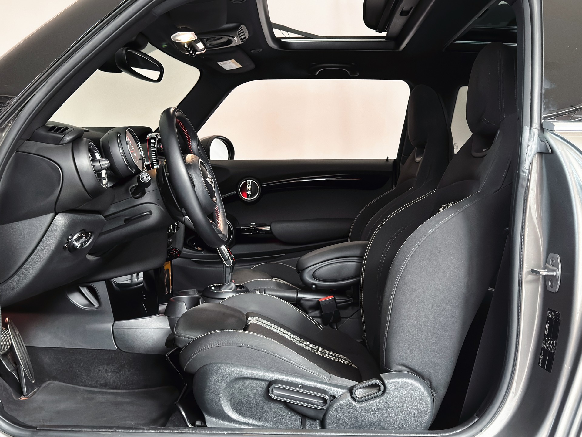 MINI Cooper John Cooper Works Steptronic-image-12