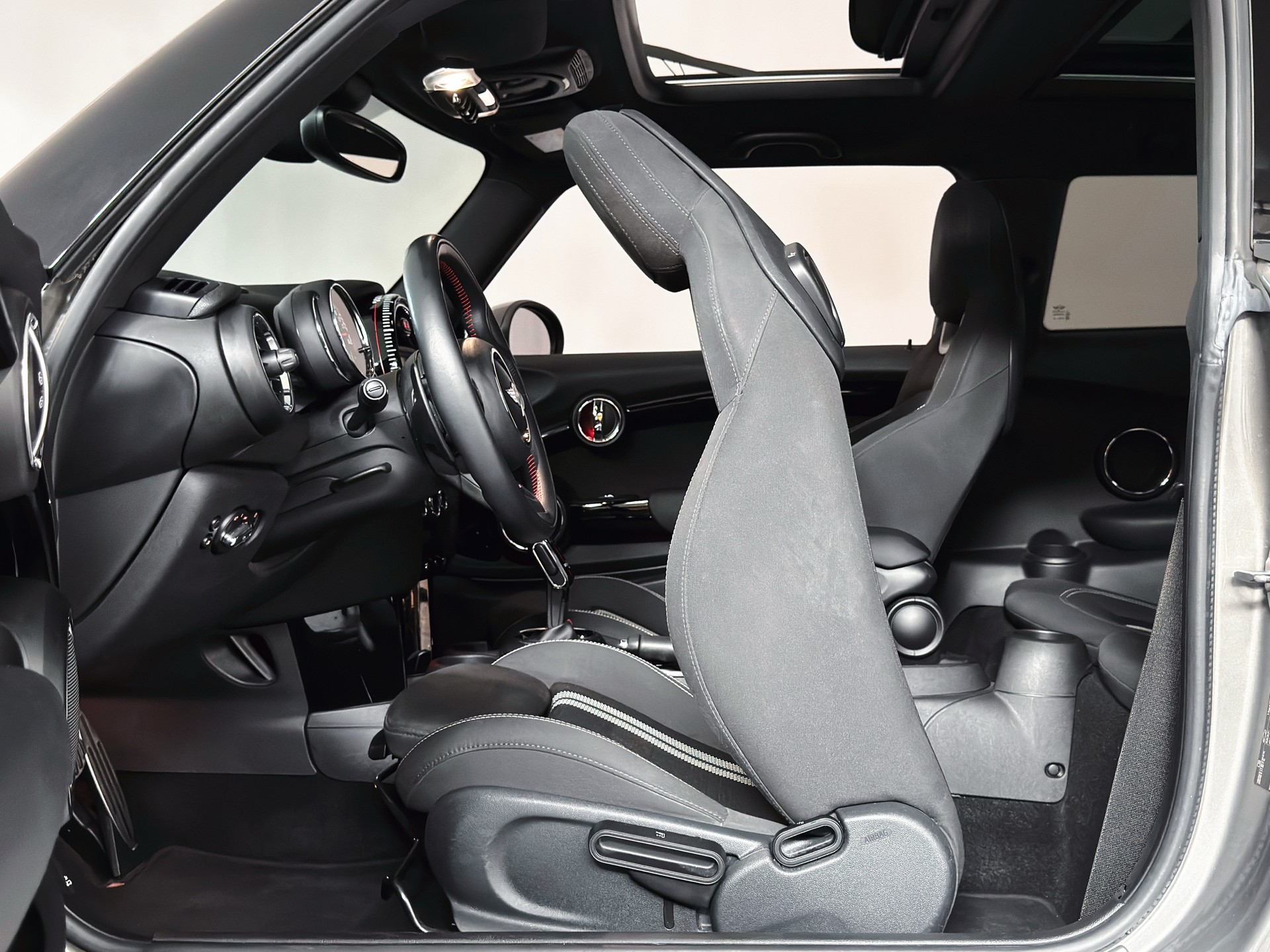 MINI Cooper John Cooper Works Steptronic-image-13