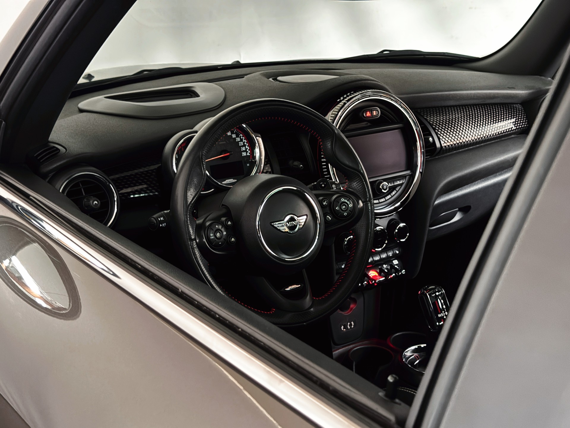 MINI Cooper John Cooper Works Steptronic-image-10
