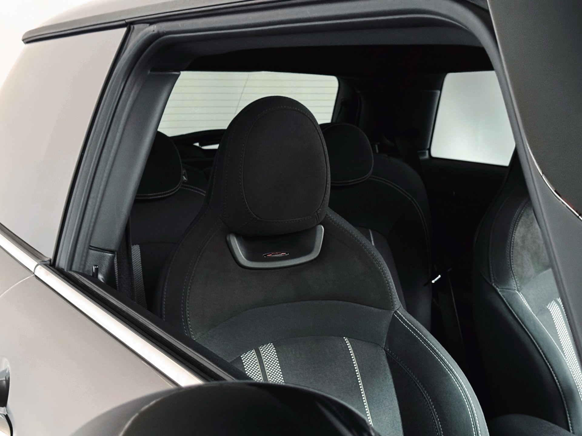MINI Cooper John Cooper Works Steptronic-image-16