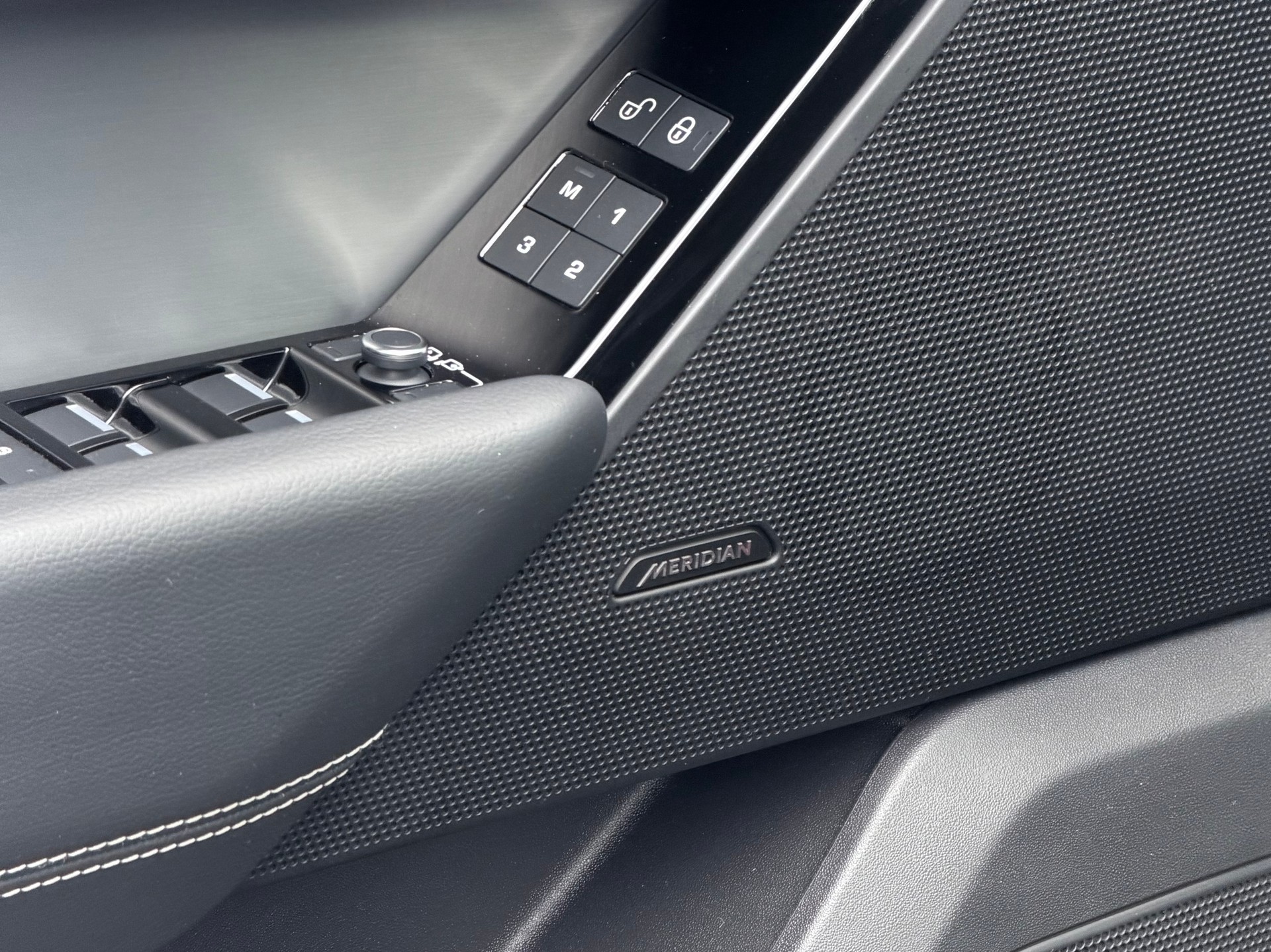 LAND ROVER Range Rover Velar R-Dynamic P 300 HSE Automatic-image-9