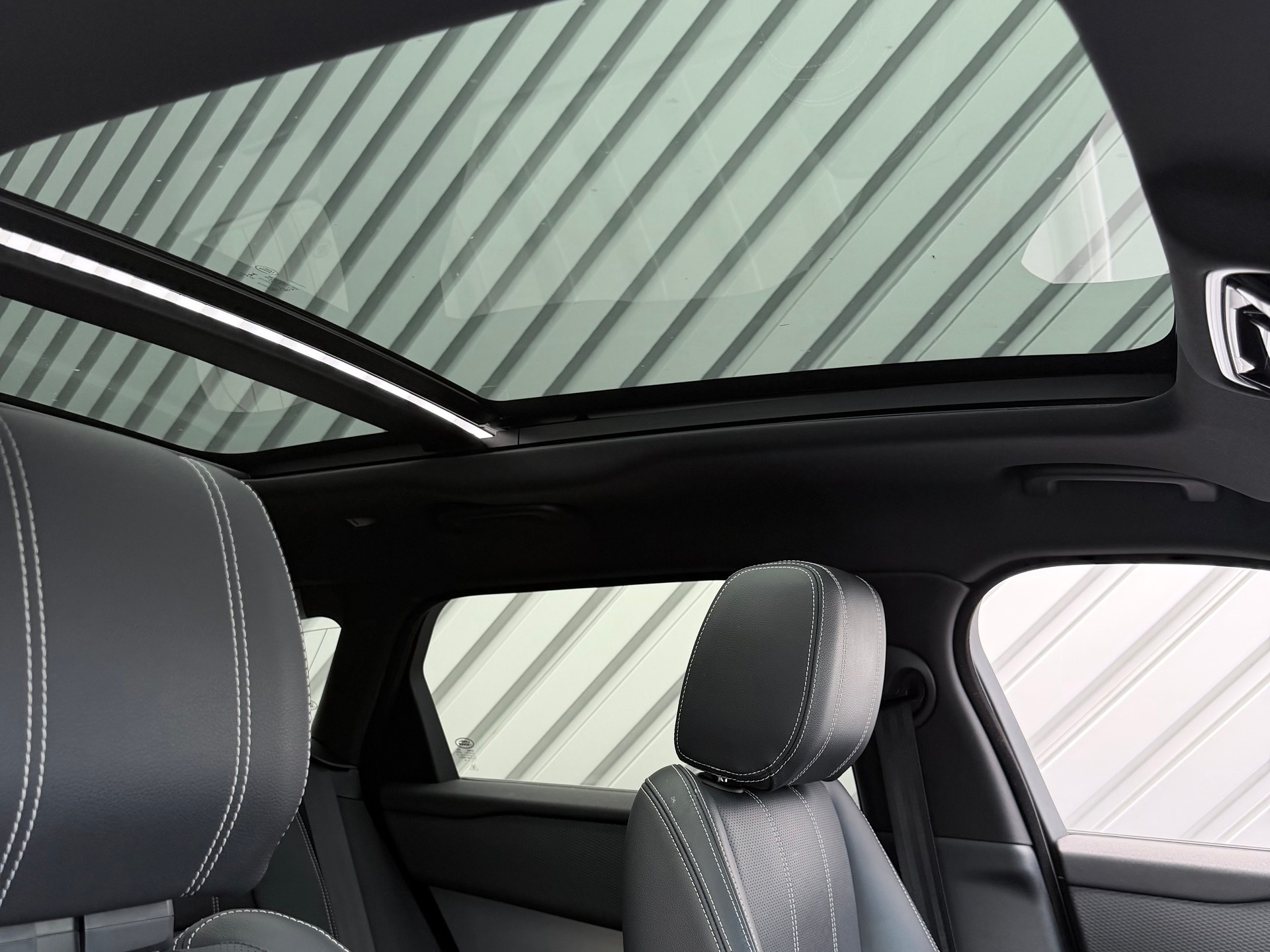 LAND ROVER Range Rover Velar R-Dynamic P 300 HSE Automatic-image-7