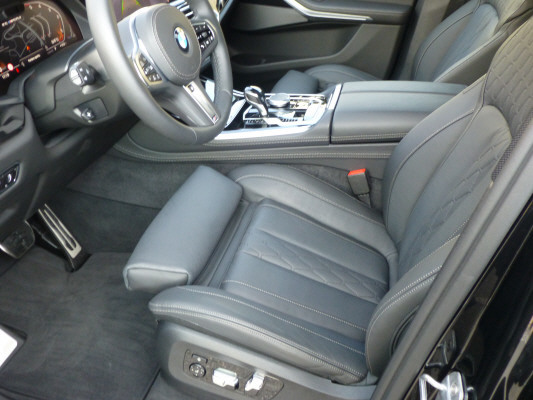BMW X5 xDrive M50d-image-11