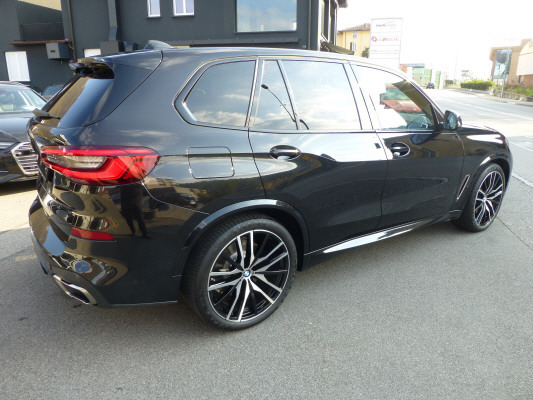 BMW X5 xDrive M50d-showroom-element-2