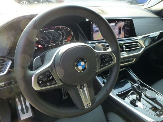 BMW X5 xDrive M50d-image-12