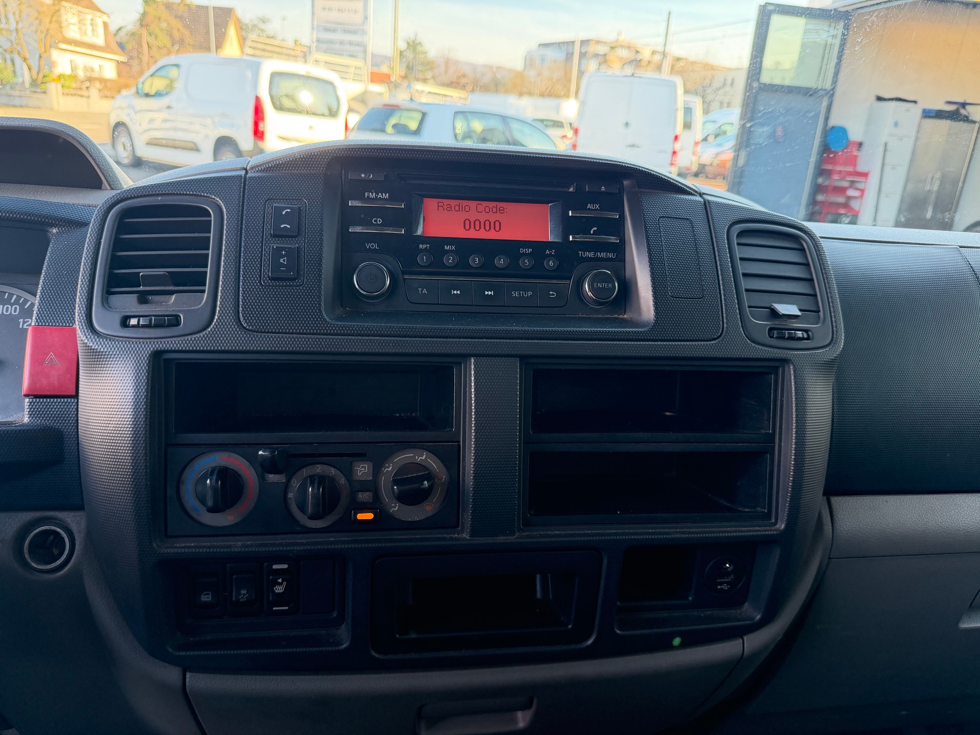 NISSAN NT400 Cabstar 35.15 Koffer-Hebebühne-image-12