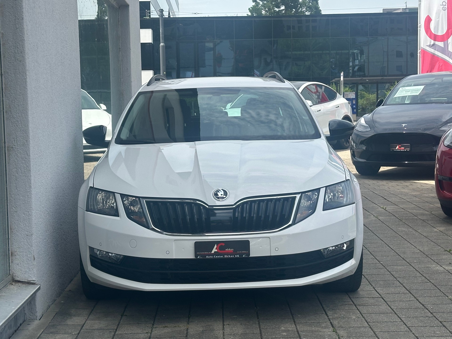 SKODA Octavia Combi 1.5 TSI Ambition DSG-image-2